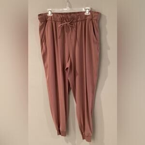 Lulu Lemon Mauve/Dusty Pink Joggers in Size 14 in Excellent Preloved Condition!
